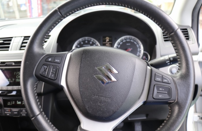 2013 SUZUKI SWIFT RS